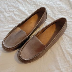 Vionic Debbie Metallic Loafer